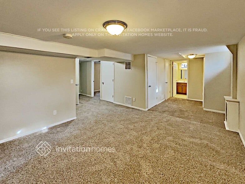 Building Photo - 3612 Commodore Dr
