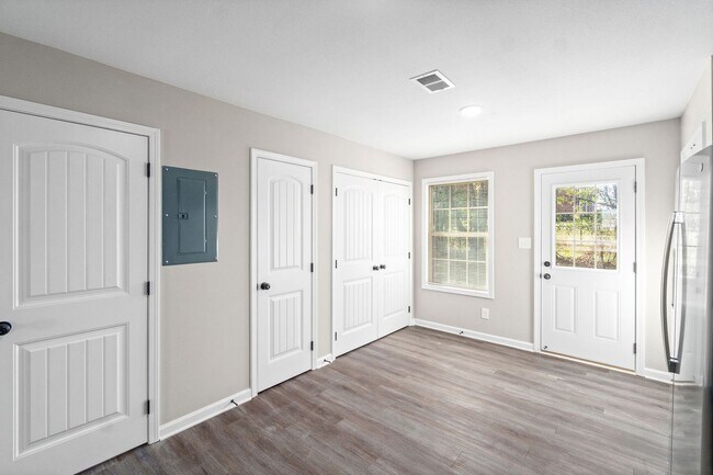 Building Photo - 1007 Glenkirk Dr