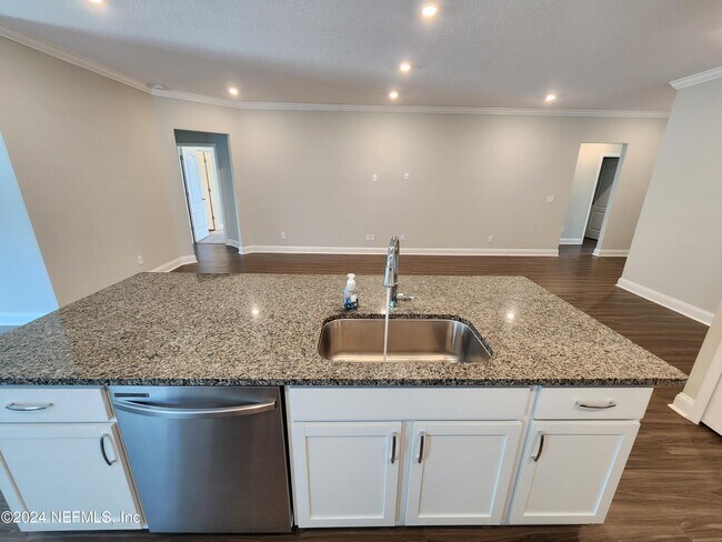 Building Photo - 2599 Lantana Ln