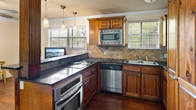 Building Photo - 1 Bedroom condo located in the Garden Dist...