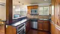Building Photo - 1 Bedroom condo located in the Garden Dist...