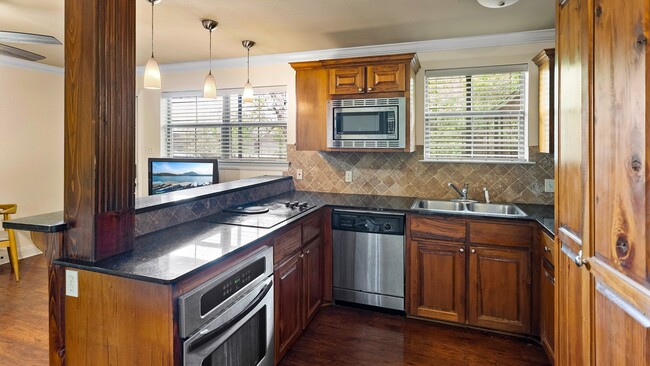 Primary Photo - 1 Bedroom condo located in the Garden Dist...
