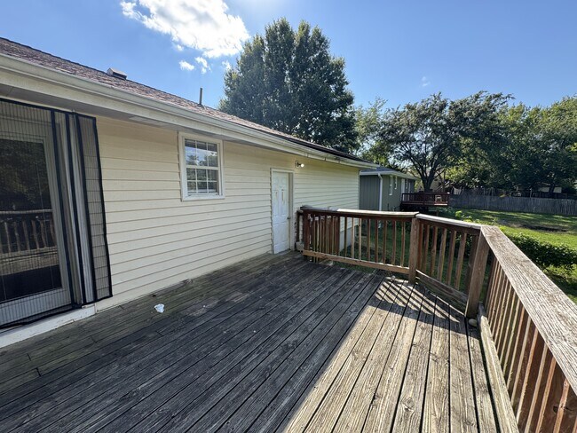 Building Photo - 125 SE 240th Rd