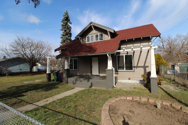 Building Photo - 2317 E Hartson Ave