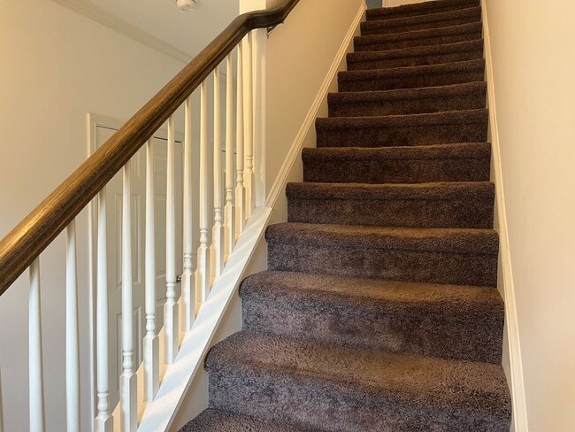 Building Photo - Gorgeous 3/2.5 End Unit Condo in Simpsonvi...