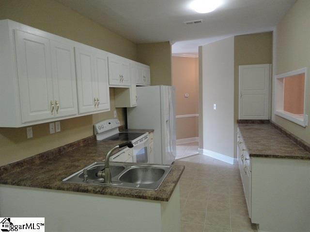 Building Photo - 1 Greenview Dr