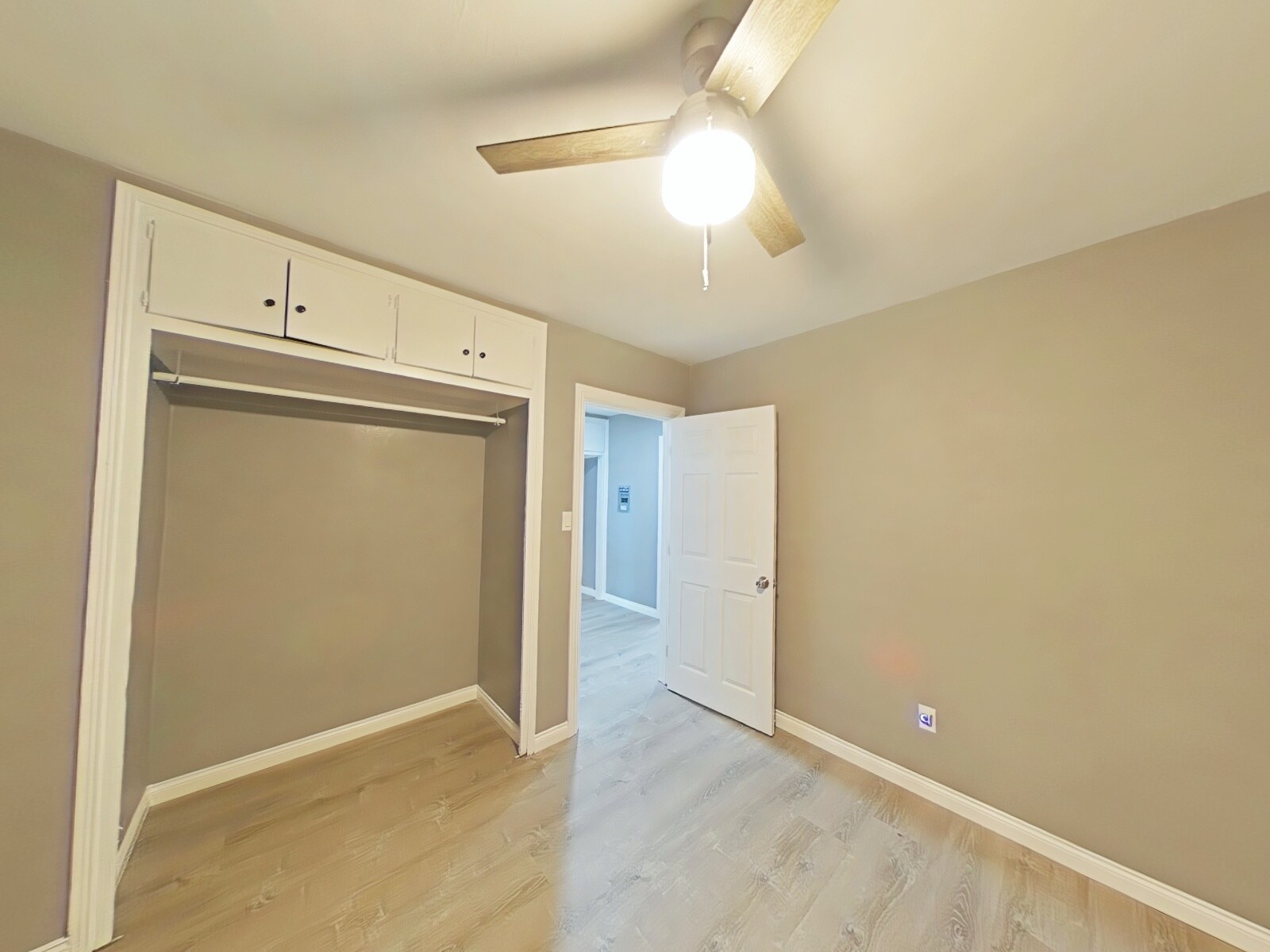 Bedroom 2 Alt View - 1117 N Mayfield Ave