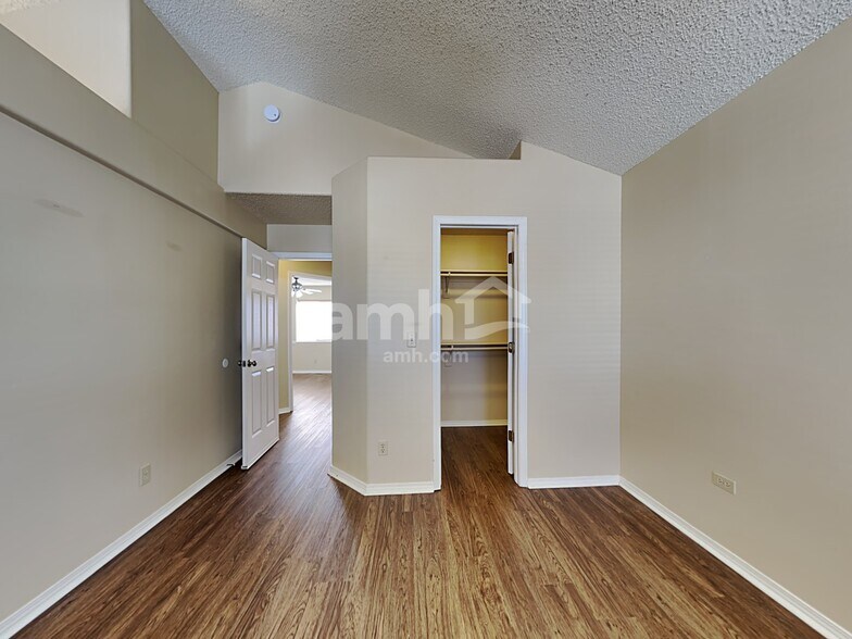 Building Photo - 2211 Pinyon Jay Dr