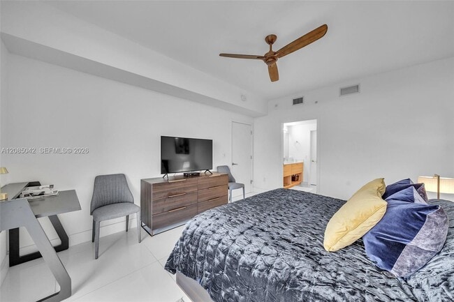 Building Photo - 16385 Biscayne Blvd
