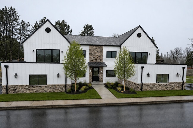 Building Photo - Hudson Valley Luxury Apartment Homes