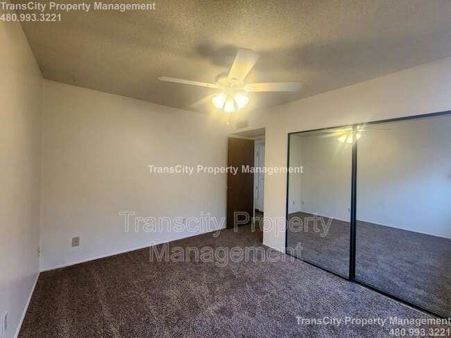 Building Photo - 128 E Ellis Dr