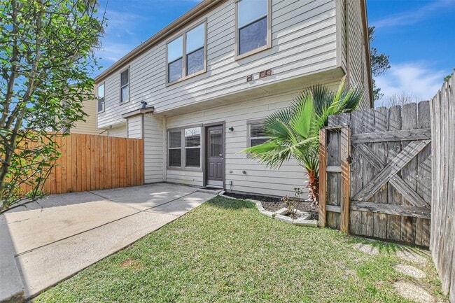 Building Photo - 23624 Wildwood Green Way