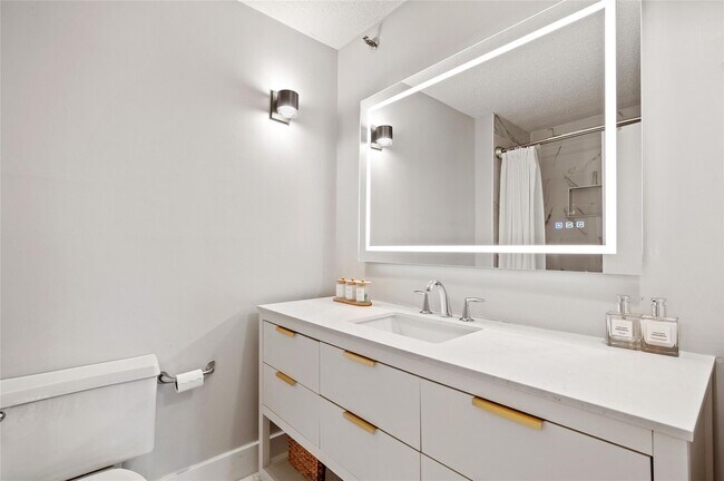 Building Photo - 25 Rockledge Ave