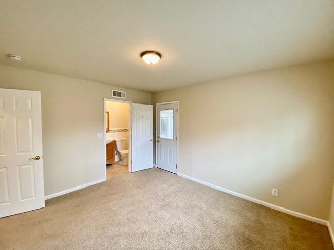 Building Photo - Quiet and Comfortable West San Jose Home