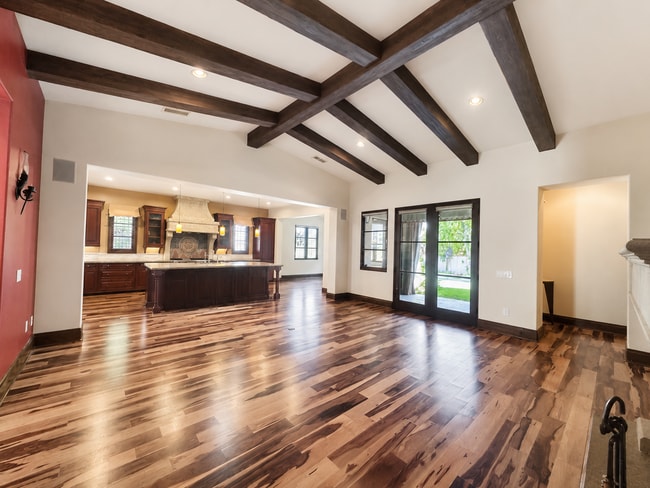 Building Photo - Luxurious Tuscan Villa - 3/3.5 Includes Private Casita in Goleta Bluffs!
