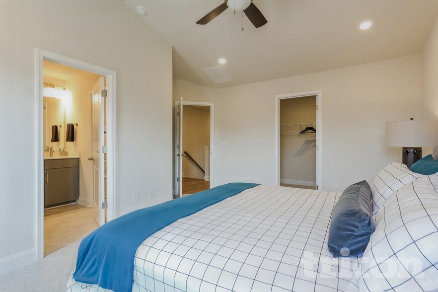 Building Photo - 10 Beautyberry St