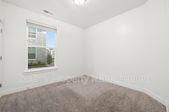 Building Photo - 750 N 260 W
