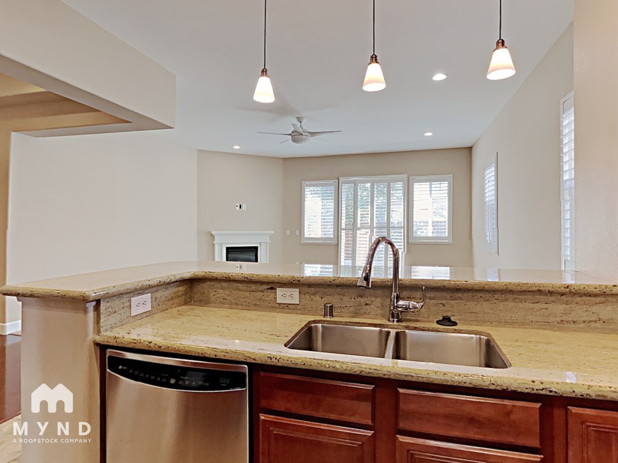 Building Photo - 5757 Meadow Park Dr