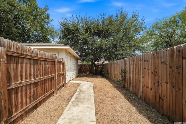 Building Photo - 10302 Lateleaf Oak