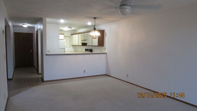 Building Photo - 2 Bed 2 Bath with Lake View