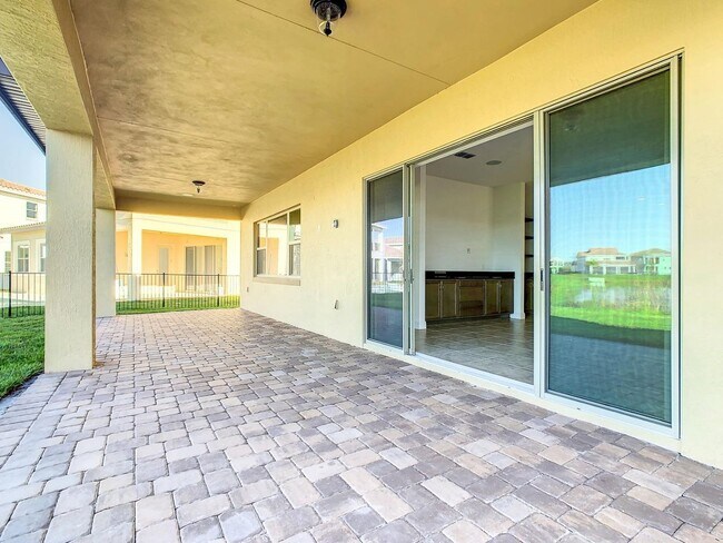 Building Photo - Eagle Creek Luxury Home
