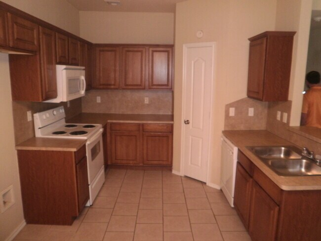 Building Photo - 4508 SE 77th St