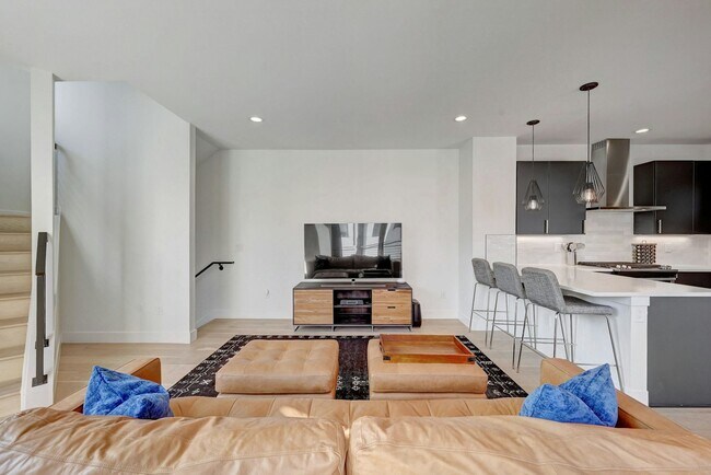 Building Photo - 3530 W Conejos Pl