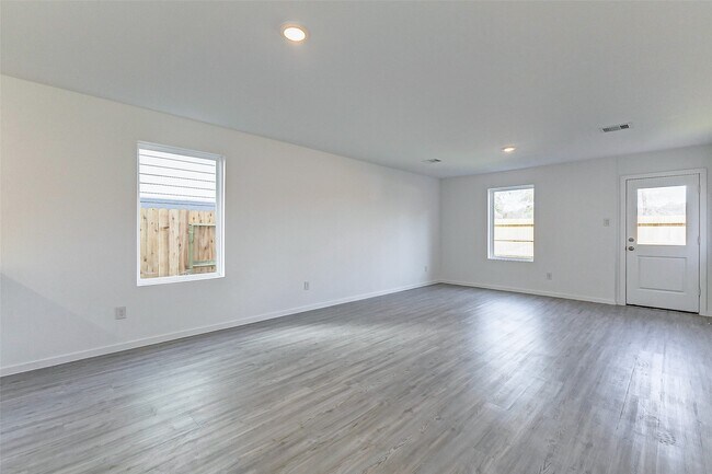 Building Photo - 18522 Tre Croci Dr