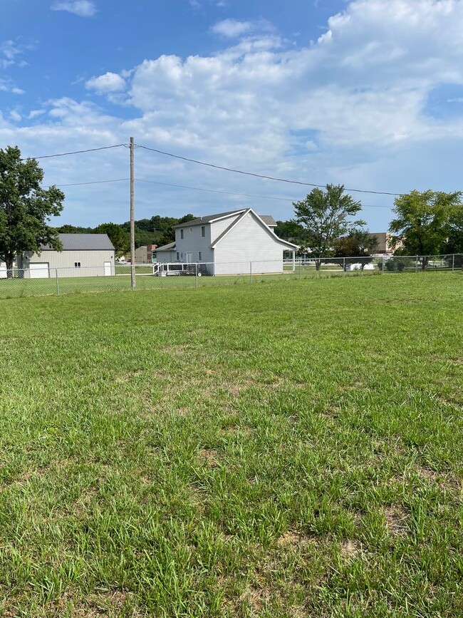Building Photo - Available 7/25! If you are looking for a l...