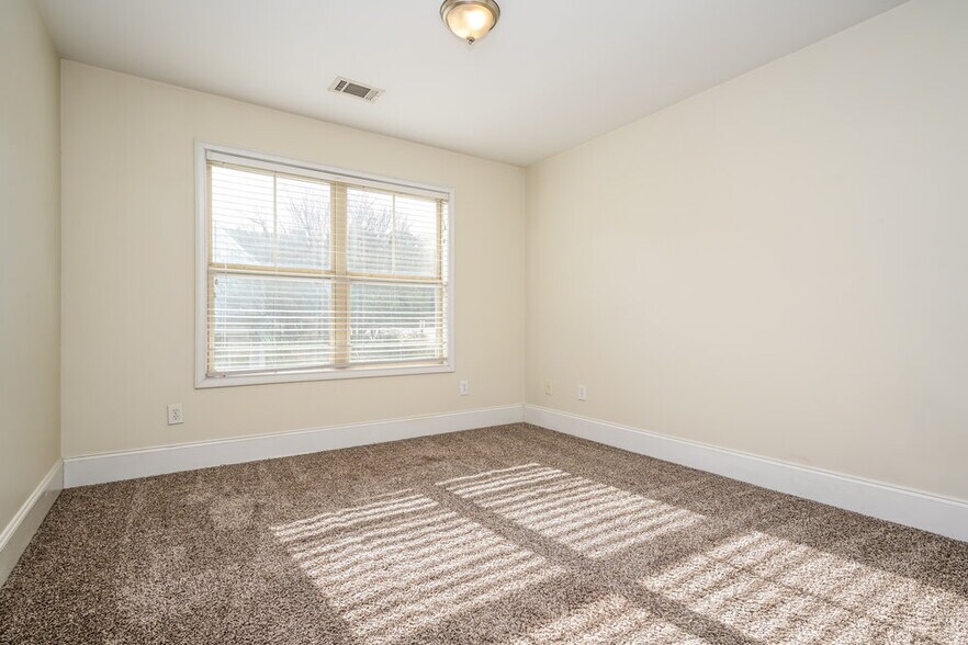 Building Photo - 104 Society St