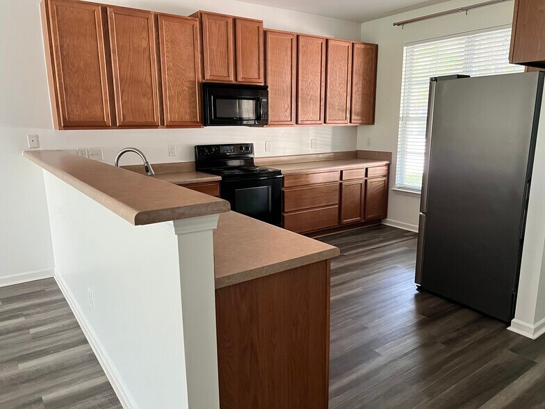 Building Photo - 5580 Farm House Trl