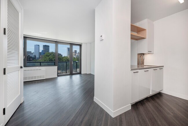 Interior Photo - 250 E Houston