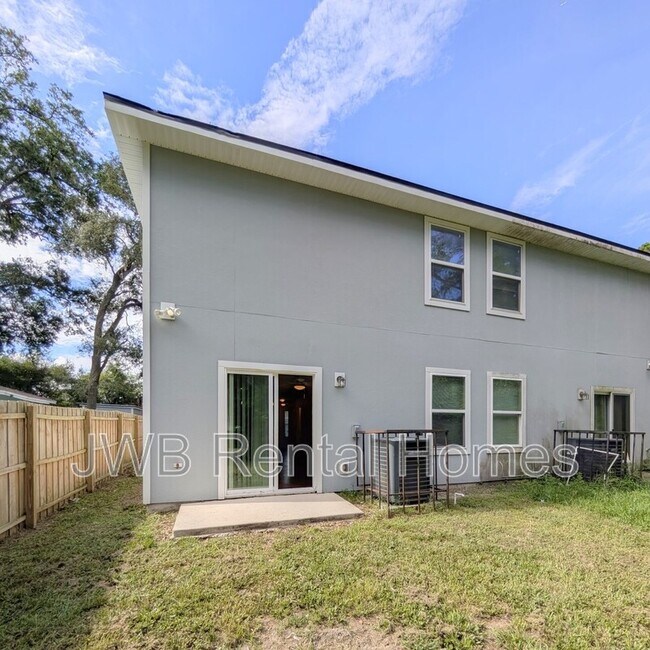 Building Photo - 7147 Alton Ave