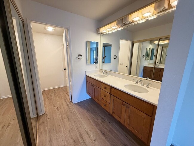 Building Photo - Spacious 2 Bed / 2 Bath Condo in Prime UTC/La Jolla Location!
