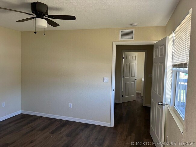 Building Photo - 371 Banyan Ave
