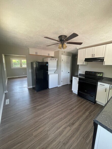 Kitchen - 3052 S Franklin Ave