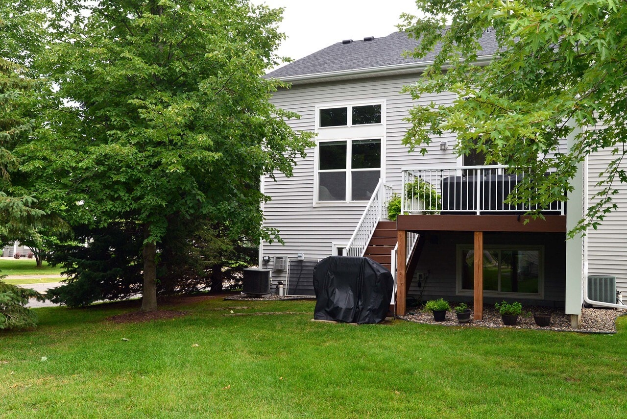 Building Photo - 10511 Pond Curv