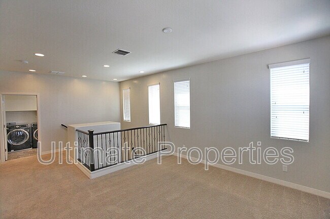 Building Photo - 9907 W Louise Dr