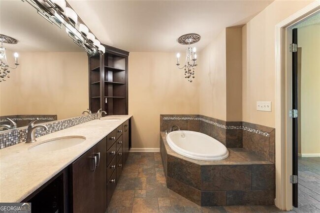 Building Photo - 2901 Timbercreek Cir