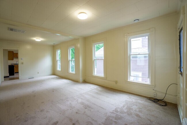 Building Photo - 107 Trinity Pl