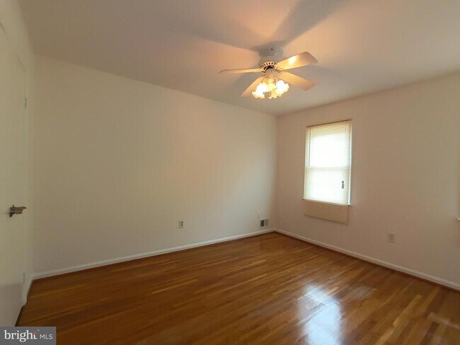 Building Photo - 8835 Tuckerman Ln