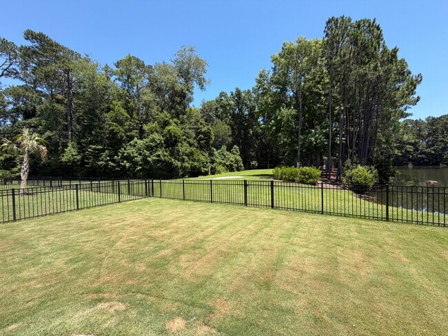 Building Photo - Beautiful Four Bedroom Fully Furnished Home Located in The Walk!