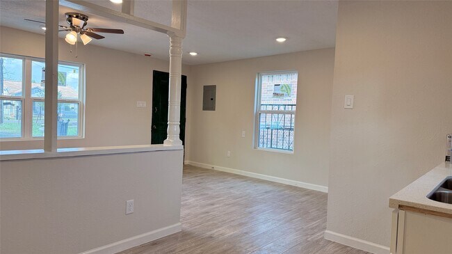 Building Photo - 7010 Brownsville St