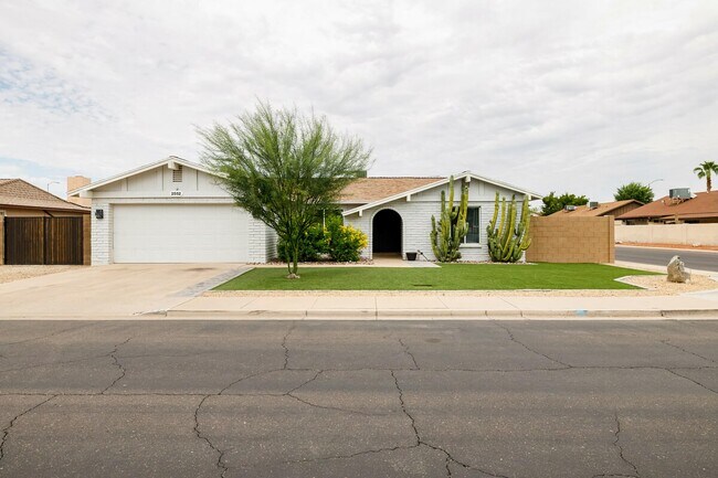 Building Photo - 2552 W Kiva Ave