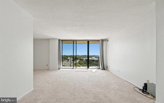 Primary Photo - 118 Monroe St