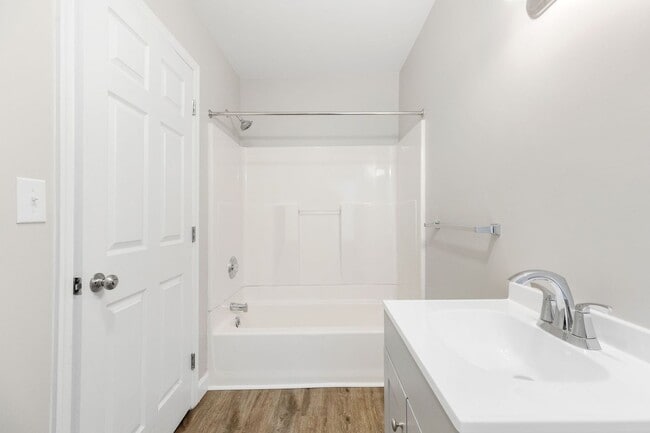 Building Photo - Pet Friendly 2 BR townhouse