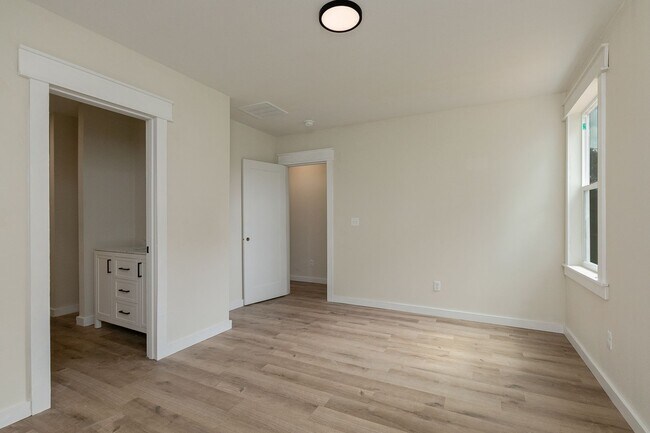 Building Photo - BRAND NEW 3 Bedroom | 2 Bathroom | 2 Car G...