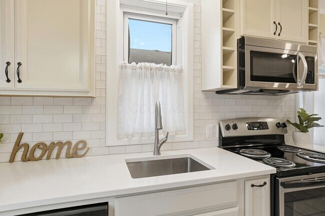 Building Photo - 2695 Bellwood Ave