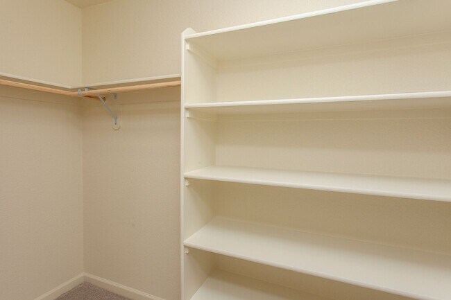 Building Photo - 8981 Quail Fls Dr