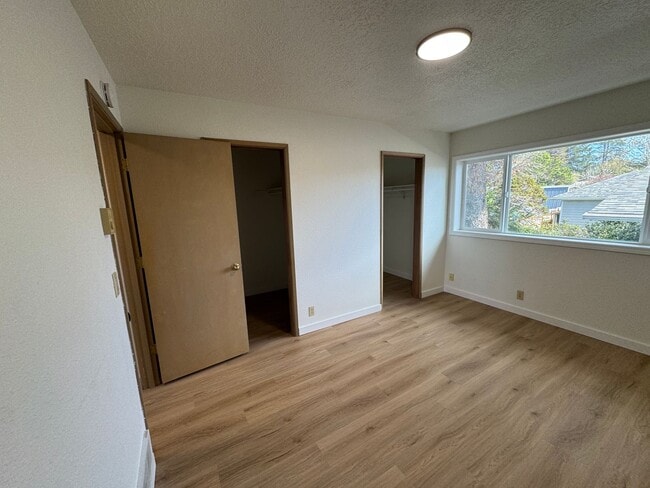 Building Photo - 1041/A/